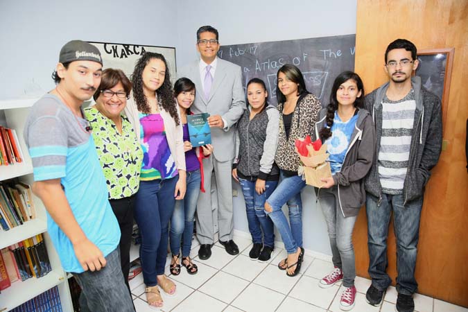 Juez Asociado Estrella Martínez celebra conversatorio sobre acceso a la justicia con estudiantes de Nuestra Escuela