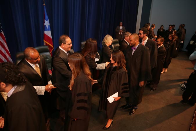 Los integrantes del Tribunal Supremo saludaron a los nuevos abogados y abogadas.