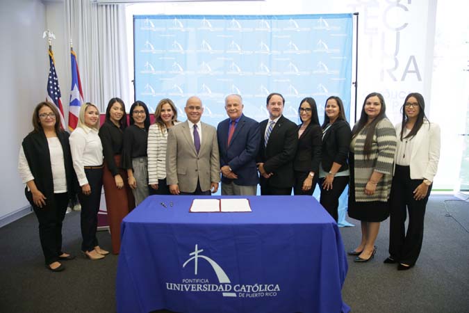 El acto contó con la presencia de estudiantes de Maestría en Trabajo Social de la Pontificia Universidad Católica de Puerto Rico.