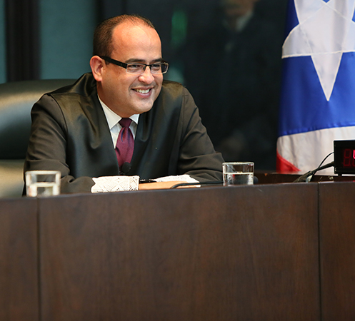 Al ofrecer su mensaje el Hon. Ángel Colón Pérez se comprometió a colaborar en la construcción de un país más justo, equitativo y que garantice un verdadero acceso a la justicia.