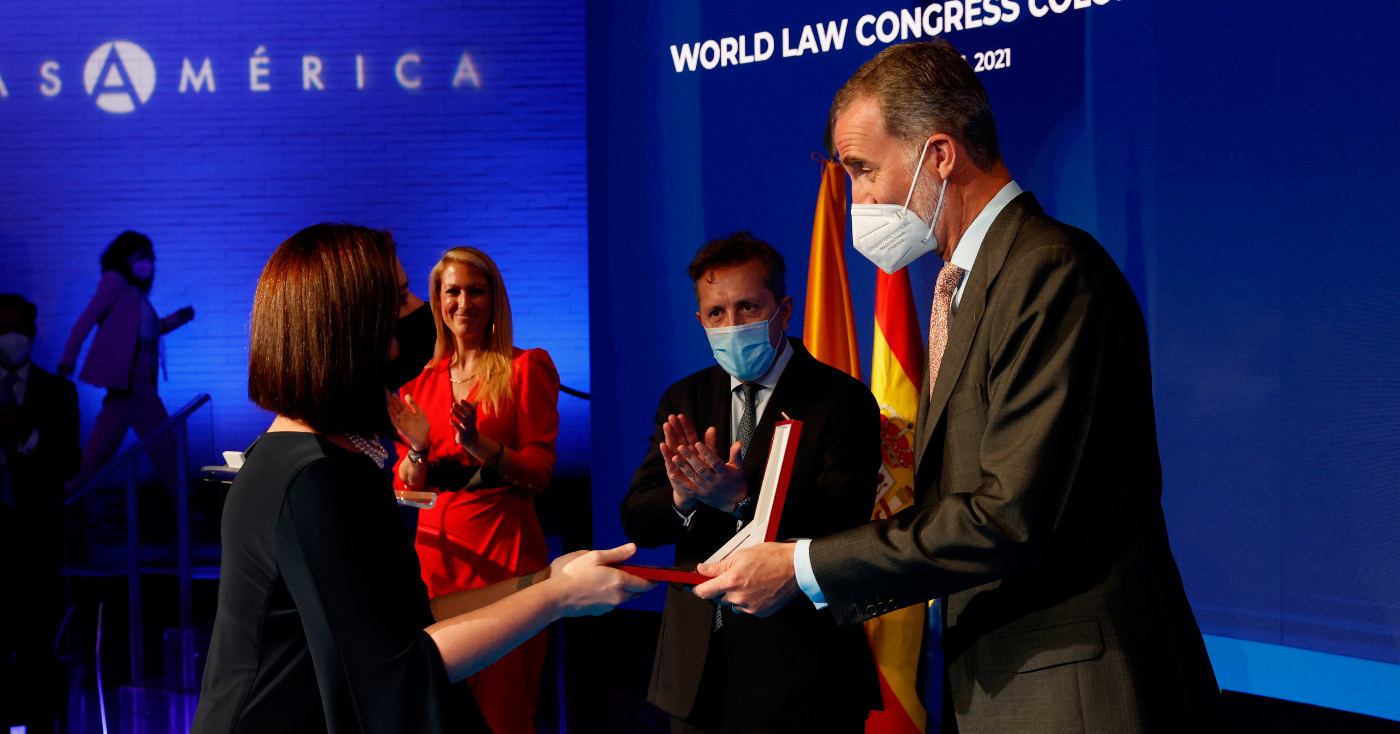 Reconocen a la Jueza Presidenta Maite Oronoz Rodriguez con la medalla de honor Ruth Bader Ginsburg por promover la equidad de género